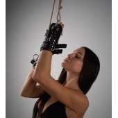 Черные высокие кожаные наручники для подвешивания - Crazy Handmade - купить с доставкой в Орле Черные высокие кожаные наручники для подвешивания - Crazy Handmade - купить с доставкой в Орле