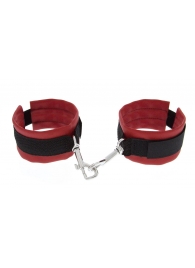 Красно-чёрные полиуретановые наручники Luxurious Handcuffs - Blush Novelties - купить с доставкой в Орле